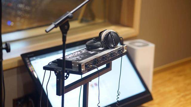 現(xiàn)面向社會(huì)承接各類音樂,聲音制作,錄音,混音,錄音棚出租.