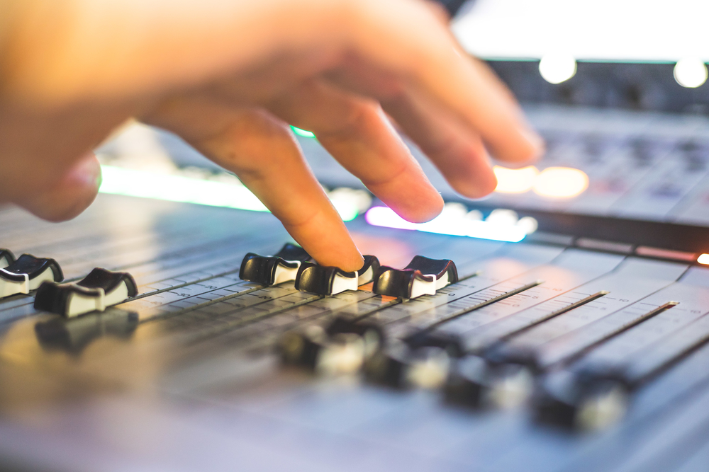 錄音室中的藝術(shù) 專業(yè)音響工程師的音樂制作現(xiàn)場(chǎng)